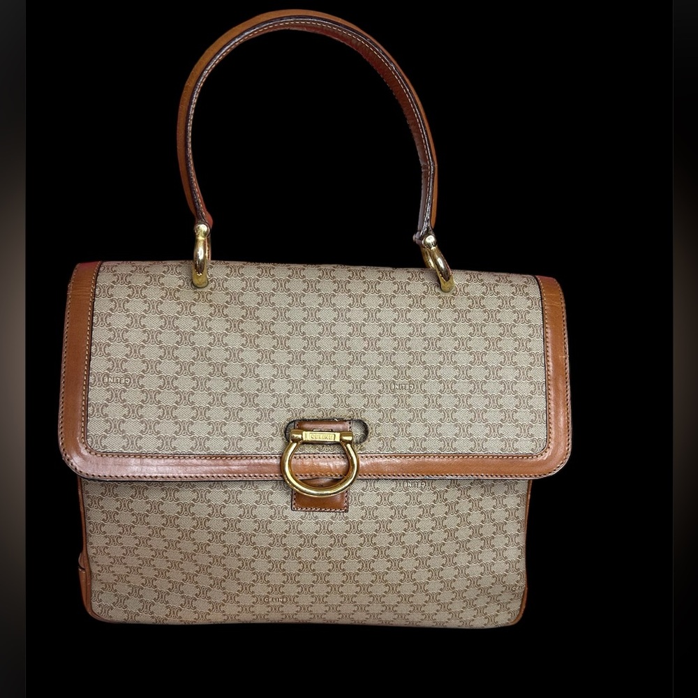 CELINE Kelly Macadam Pattern Elegant Tan and Brown Handbag, Pre-loved. - Picture 2 of 15
